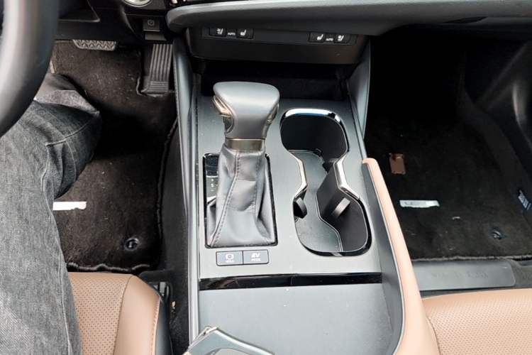 Used Lexus ES 2022 300h Deluxe Edition Gear Lever