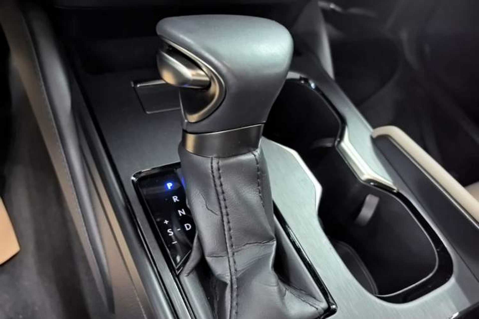 Used Lexus ES 2022 300h Excellence Edition Gear Lever