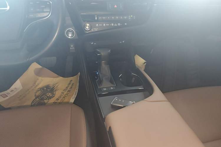 Used Lexus ES 2022 200 Excellence Edition Gear Lever