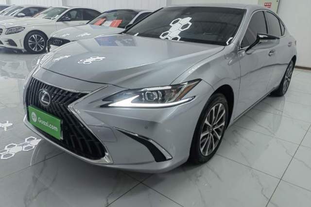 Ojetý Lexus ES 2022 200 Excellence Edition