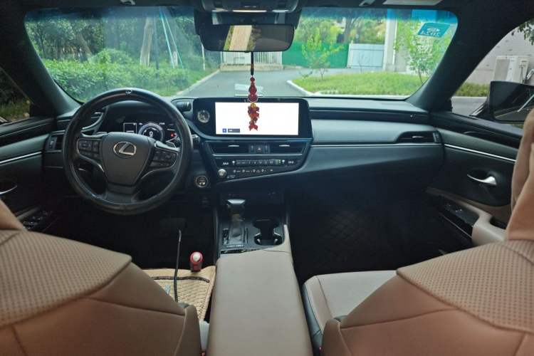 Used Lexus ES 2022 300h Excellence Edition Headliner