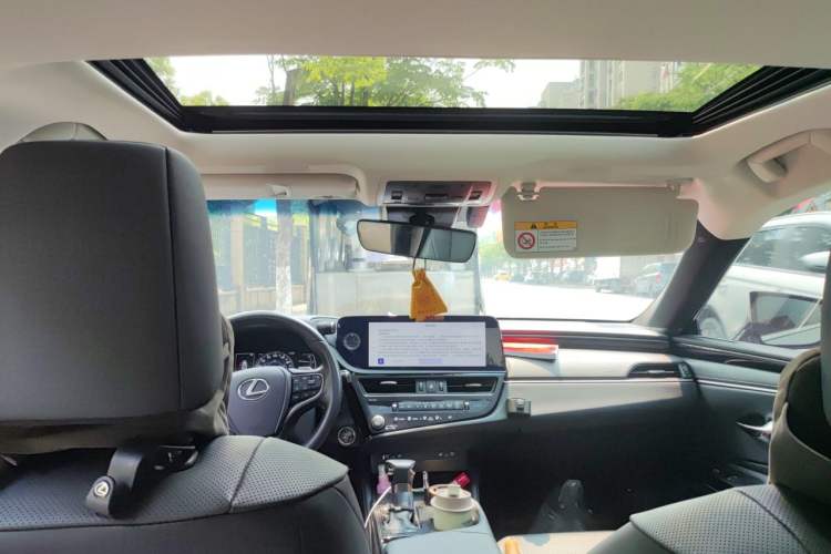 Used Lexus ES 2022 300h Deluxe Edition Headliner