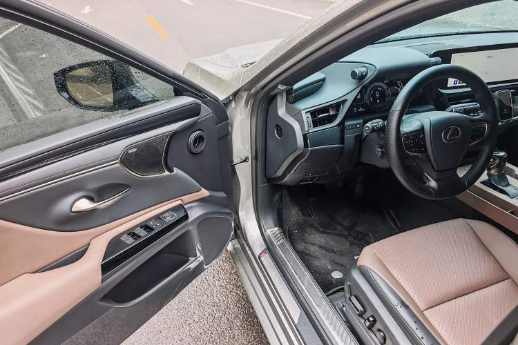 Used Lexus ES 2022 300h Excellence Edition Interior 1
