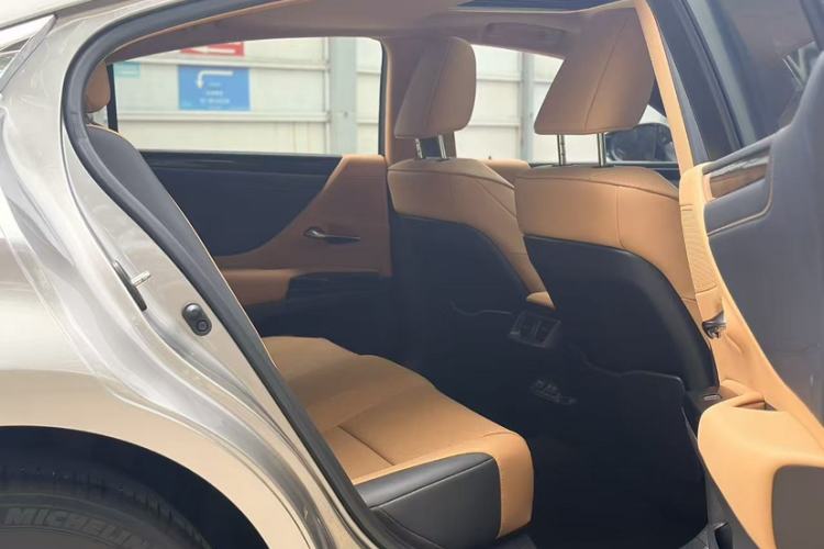 Used Lexus ES 2022 200 Excellence Edition Interior 1