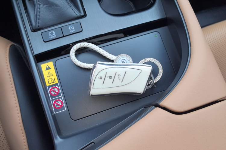 Used Lexus ES 2022 200 Luxury Edition Interior 1