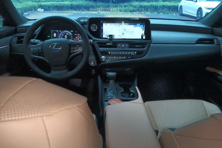 Used Lexus ES 2022 300h Excellence Edition Interior 2