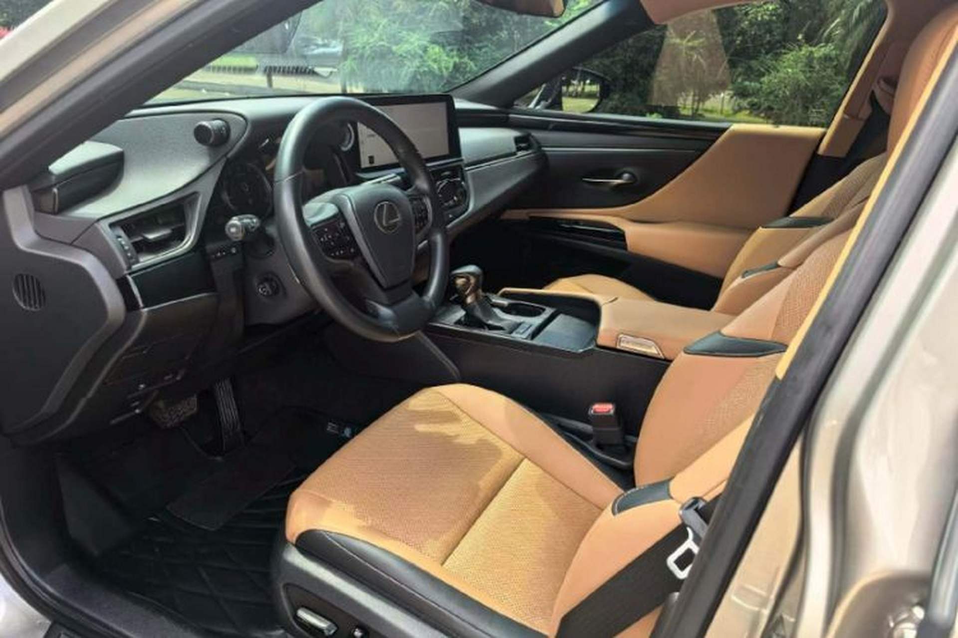 Used Lexus ES 2022 200 Excellence Edition Interior 2
