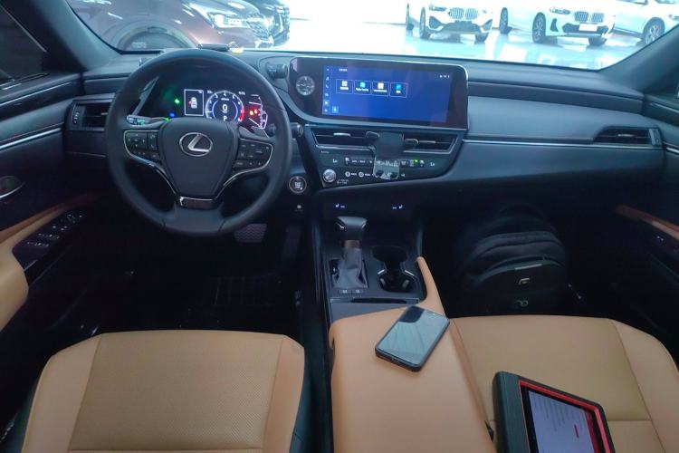 Used Lexus ES 2022 200 Excellence Edition Interior 2