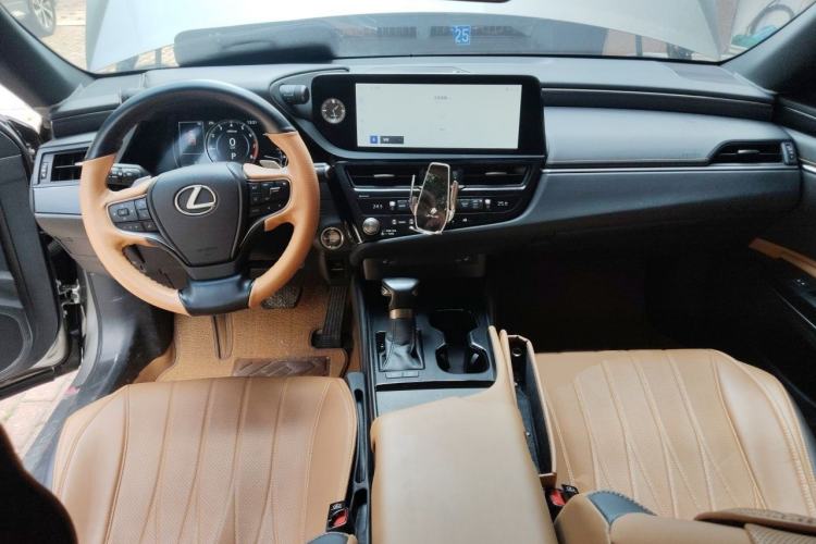 Used Lexus ES 2022 200 Excellence Edition Interior 2