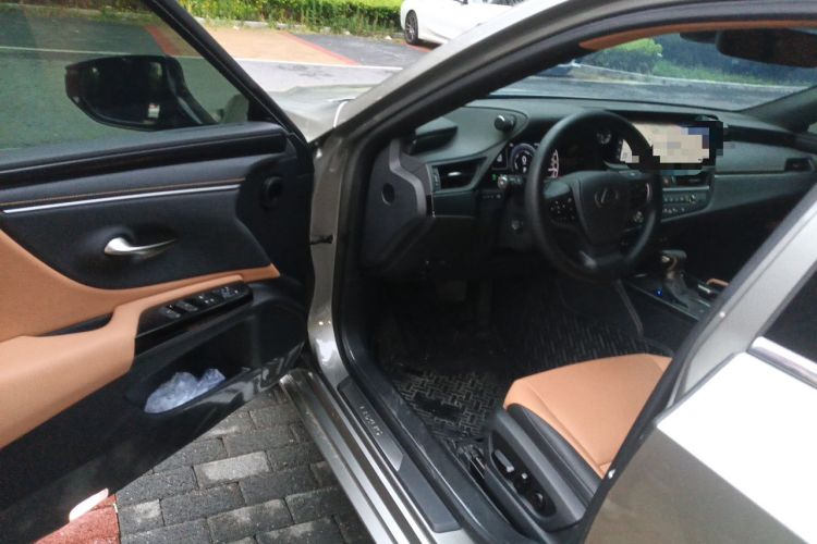 Used Lexus ES 2022 300h Excellence Edition Interior 3