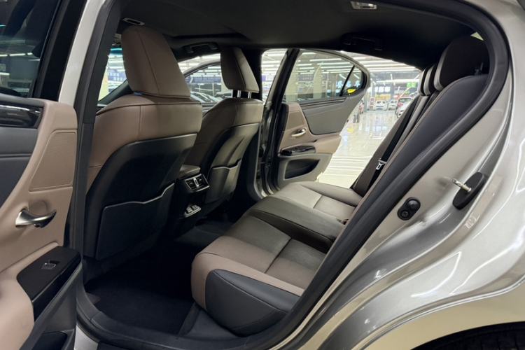 Used Lexus ES 2022 200 Excellence Edition Interior 3