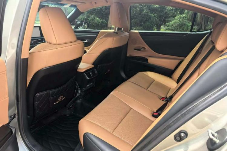 Used Lexus ES 2022 200 Excellence Edition Interior 3