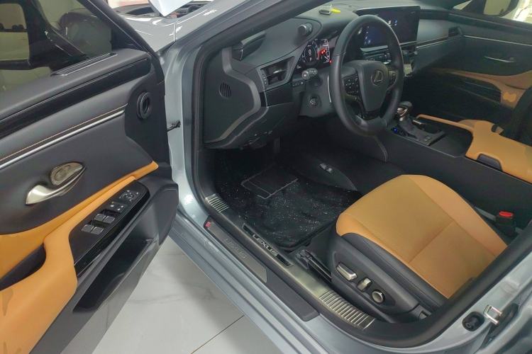 Used Lexus ES 2022 200 Excellence Edition Interior 3