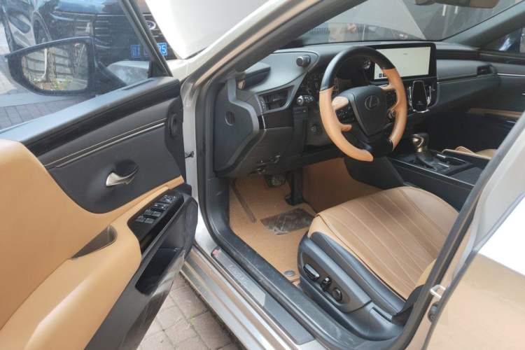 Used Lexus ES 2022 200 Excellence Edition Interior 3