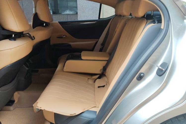 Used Lexus ES 2022 200 Excellence Edition Interior 4
