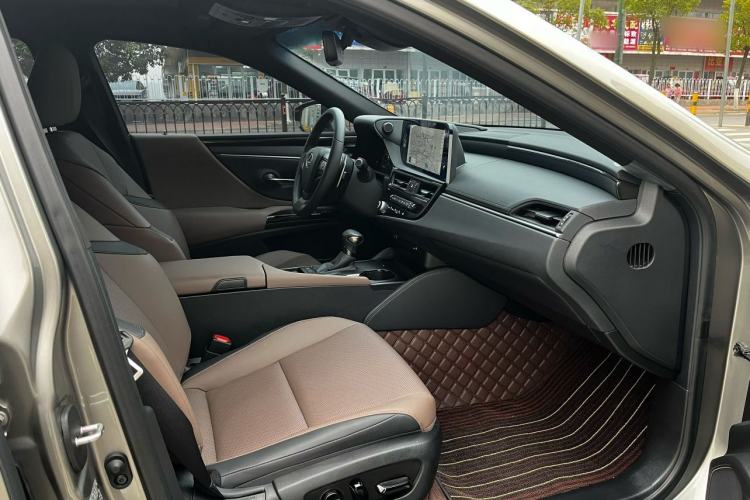 Used Lexus ES 2022 200 Excellence Edition Interior 4