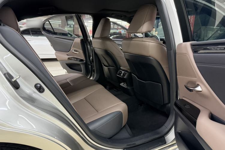 Used Lexus ES 2022 200 Excellence Edition Interior 6
