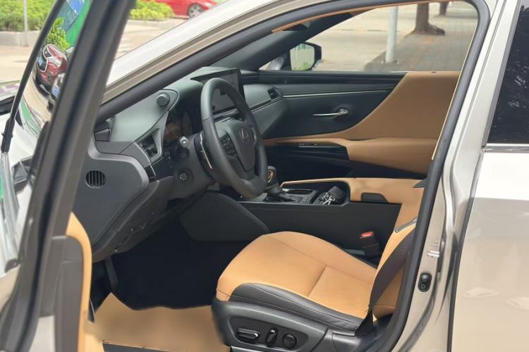 Used Lexus ES 2022 200 Excellence Edition Interior 6