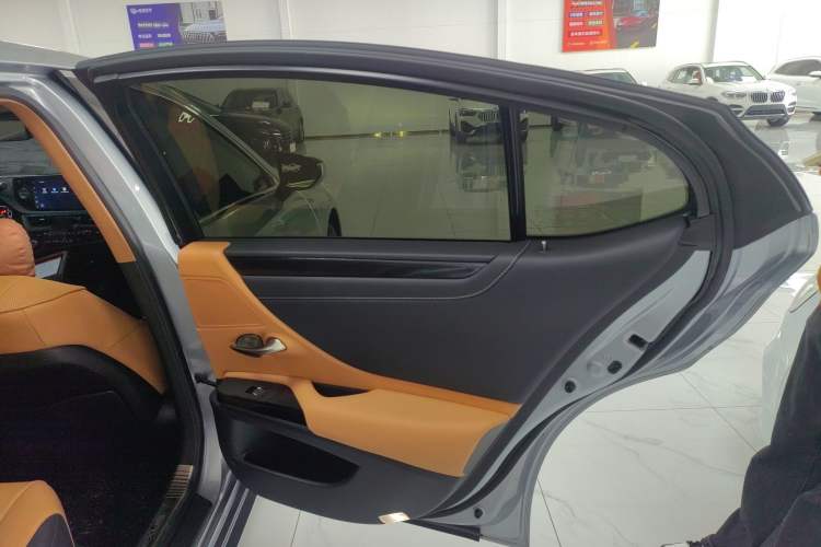 Used Lexus ES 2022 200 Excellence Edition Interior 6