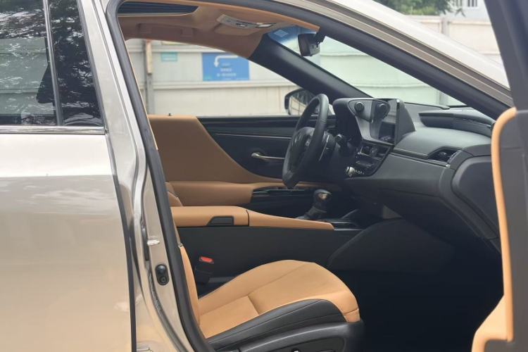 Used Lexus ES 2022 200 Excellence Edition Interior 7