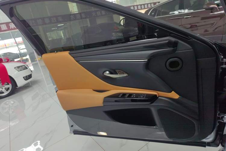 Used Lexus ES 2022 200 Excellence Edition Interior 7