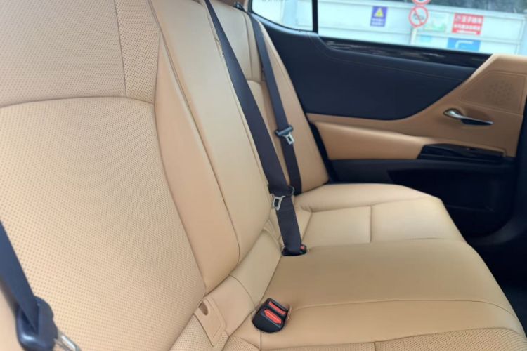 Used Lexus ES 2022 200 Excellence Edition Interior 8