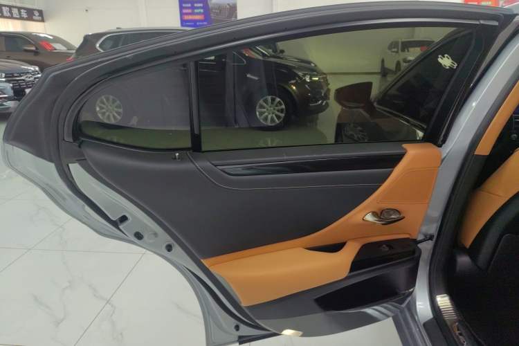 Used Lexus ES 2022 200 Excellence Edition Interior 8