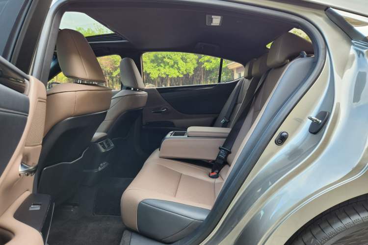 Used Lexus ES 2022 200 Excellence Edition Interior 9