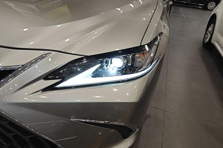 Used Lexus ES 2022 300h Excellence Edition Left Front Headlight