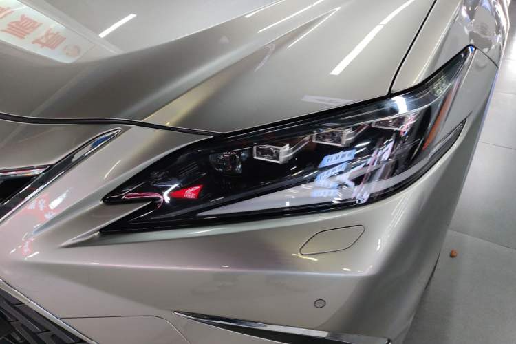 Used Lexus ES 2022 300h Deluxe Edition Left Front Headlight