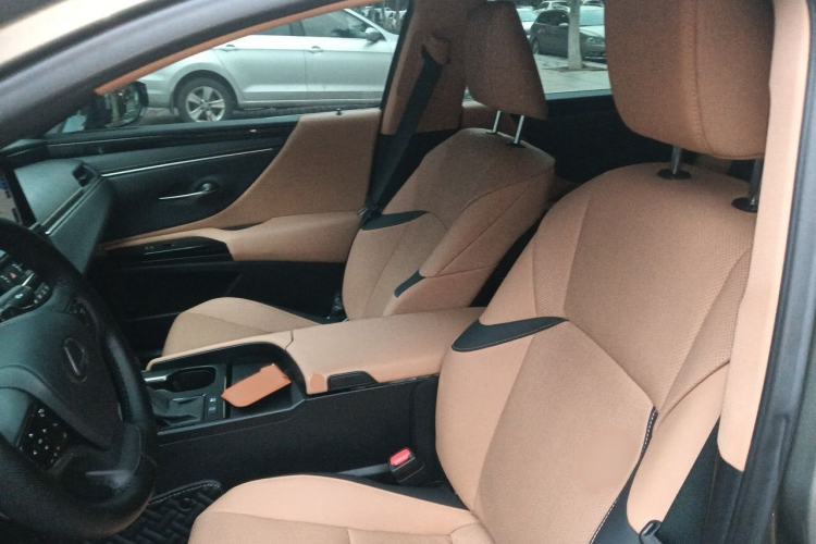 Used Lexus ES 2022 300h Excellence Edition Left Front Seat