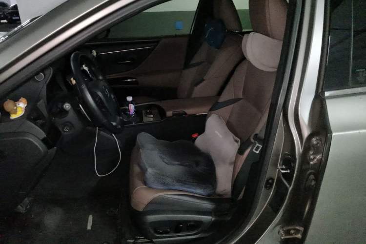 Used Lexus ES 2022 200 Luxury Edition Left Front Seat