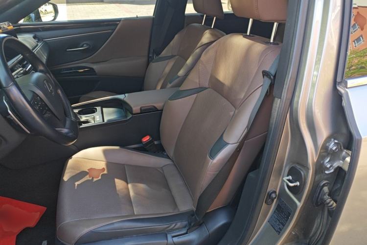 Used Lexus ES 2022 300h Excellence Edition Left Front Seat