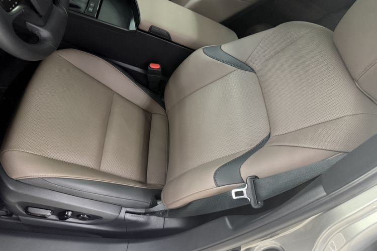Used Lexus ES 2022 200 Excellence Edition Left Front Seat