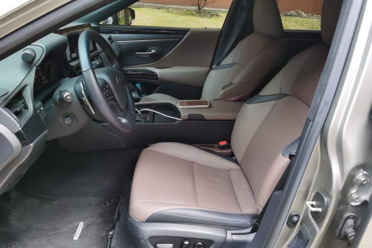 Used Lexus ES 2022 300h Excellence Edition Left Front Seat