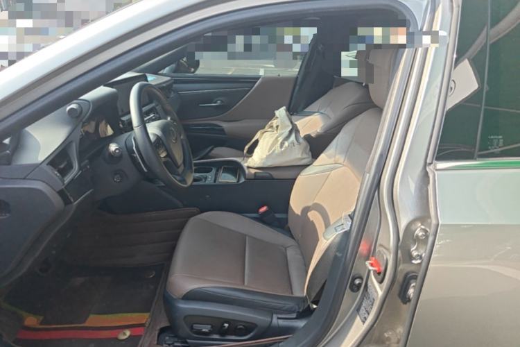 Used Lexus ES 2022 300h Excellence Edition Left Front Seat