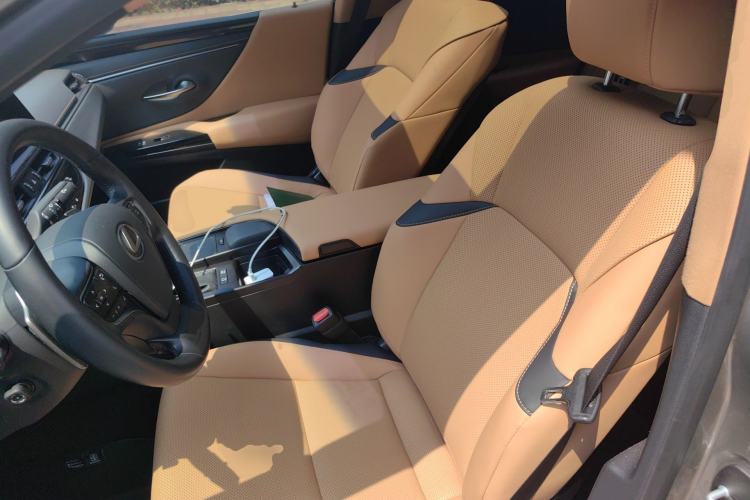 Used Lexus ES 2022 300h Deluxe Edition Left Front Seat