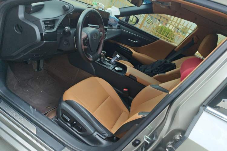 Used Lexus ES 2022 300h Excellence Edition Left Front Seat