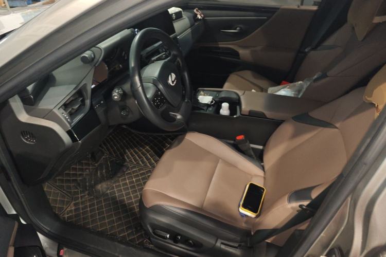 Used Lexus ES 2022 300h Excellence Edition Left Front Seat