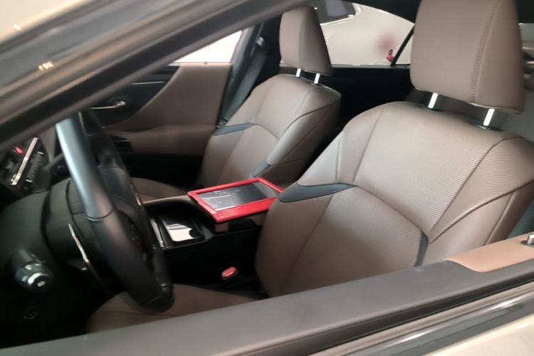 Used Lexus ES 2022 200 Luxury Edition Left Front Seat