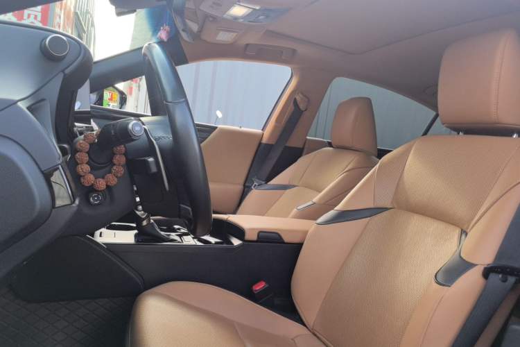 Used Lexus ES 2022 200 Excellence Edition Left Front Seat