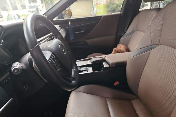 Used Lexus ES 2022 300h Excellence Edition Left Front Seat