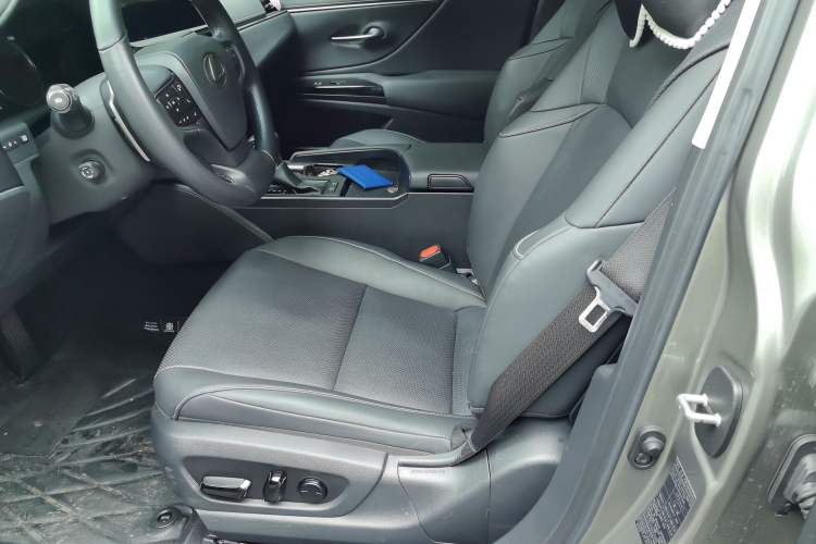 Used Lexus ES 2022 200 Excellence Edition Left Front Seat