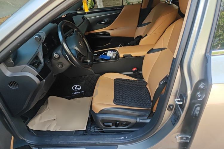 Used Lexus ES 2022 200 Excellence Edition Left Front Seat