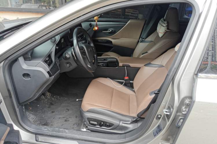 Used Lexus ES 2022 200 Excellence Edition Left Front Seat