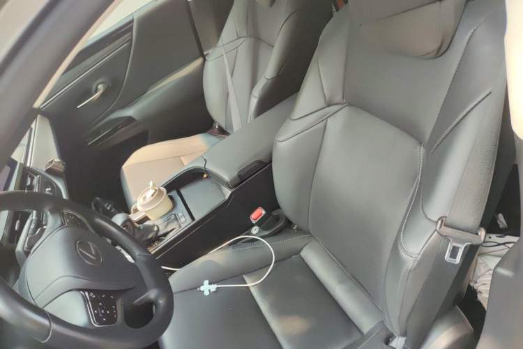 Used Lexus ES 2022 300h Deluxe Edition Left Front Seat