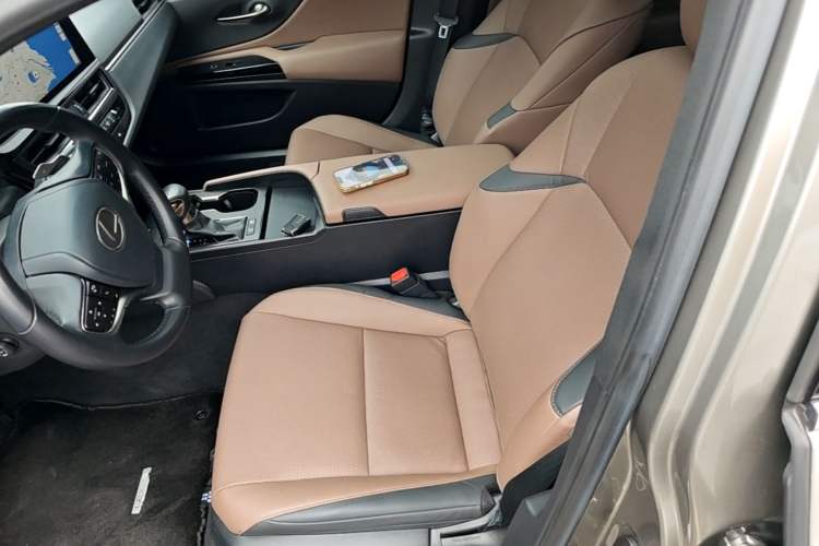 Used Lexus ES 2022 300h Deluxe Edition Left Front Seat