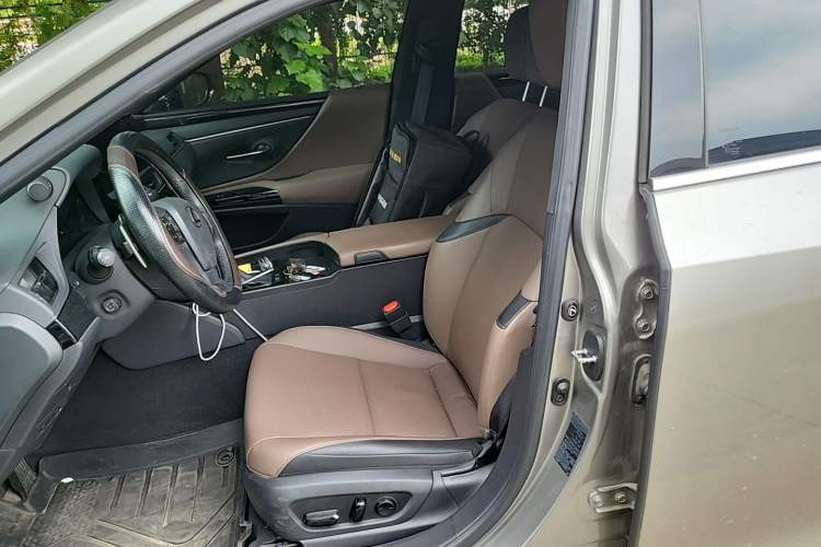 Used Lexus ES 2022 200 Excellence Edition Left Front Seat