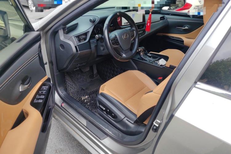Used Lexus ES 2022 300h Excellence Edition Left Front Seat