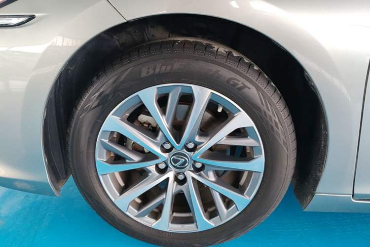 Used Lexus ES 2022 200 Excellence Edition Left Front Wheel Hub
